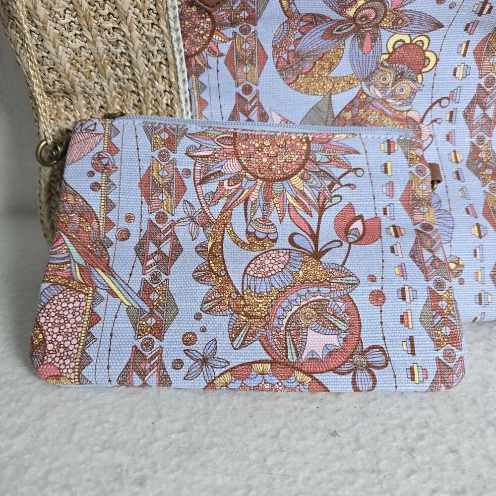 NWOT Sakroots Owl Meadow Medium Shoulder BagTote Straw Canvas Charm And Wallet